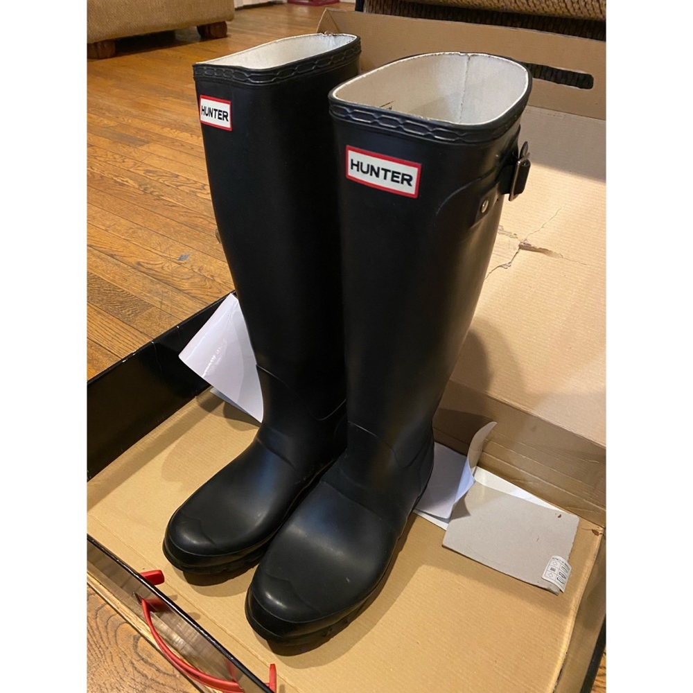 HUNTER Tall Black Rain boots (W size 8)